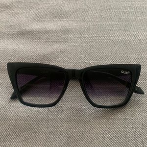 Quay sunglasses Paris Hilton black